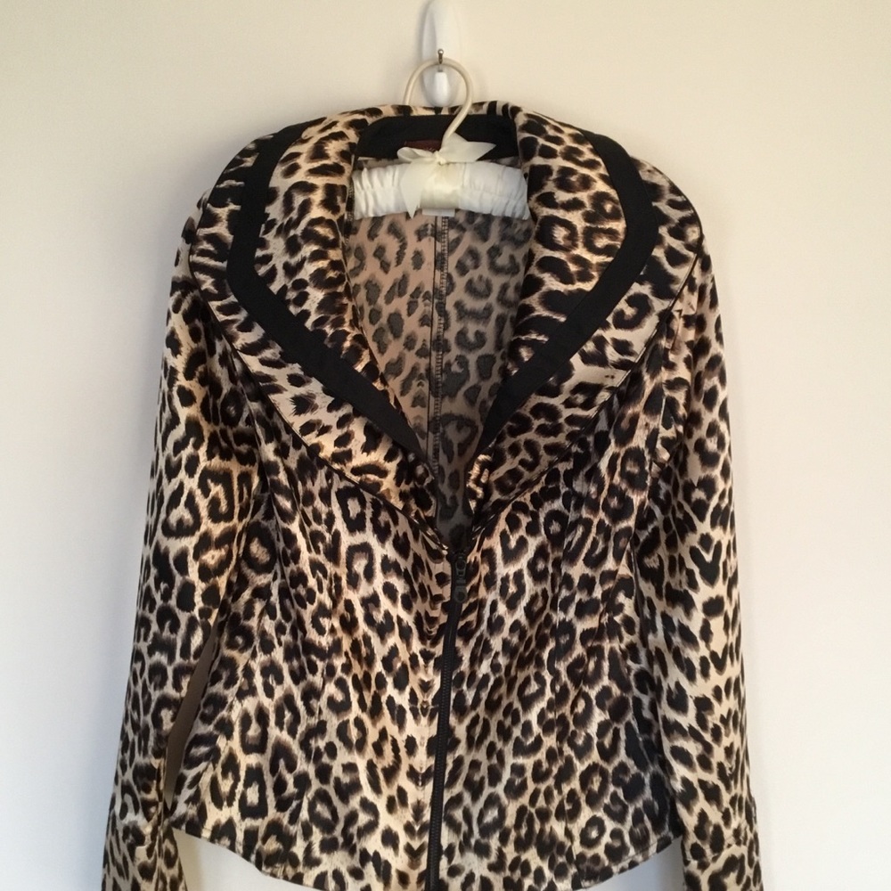 Leopard Boutique Fitted Top. NWOT REDUCED